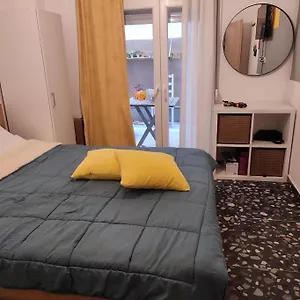 Διαμέρισμα Modern Urban Host With Private Courtyard, Θεσσαλονίκη